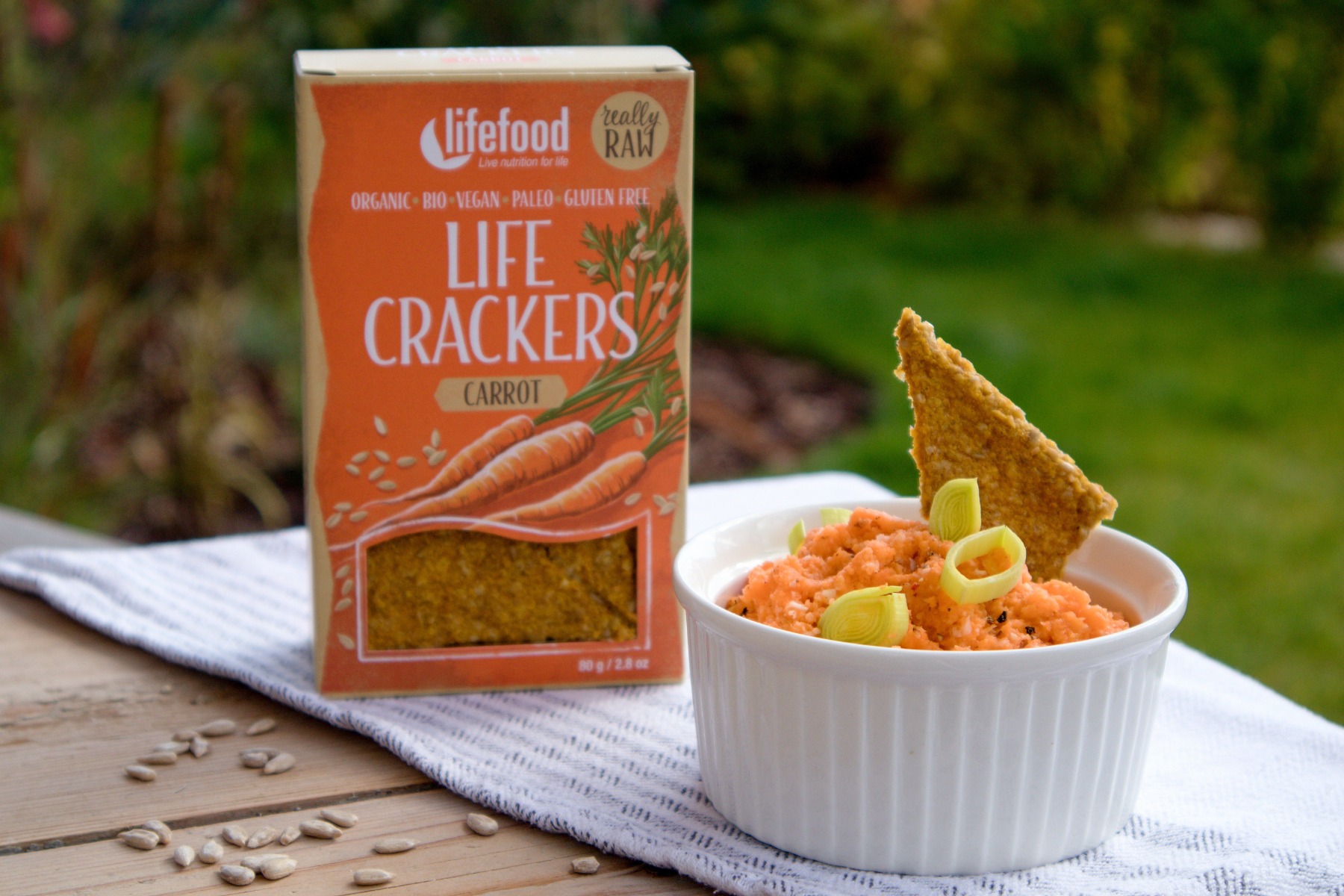 LifeFood Life Crackers Mrkvánky RAW BIO 80 g - Obrázek 2